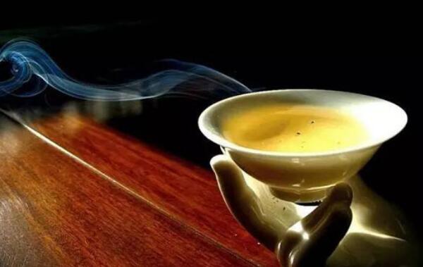 喝茶的时间有讲究，饮茶最佳的三个时间（早中晚三杯茶）