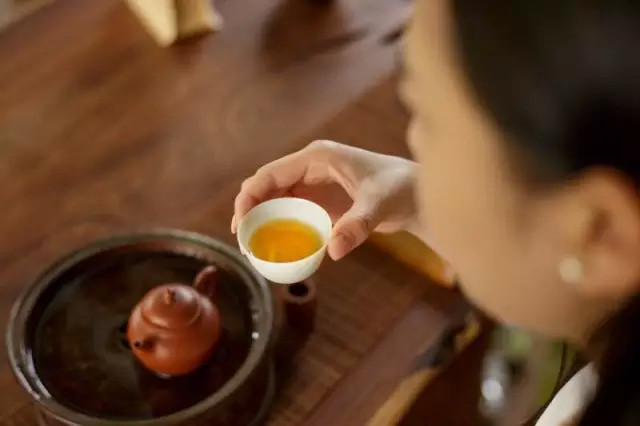 茶水洗脸的功效及以绿茶最佳